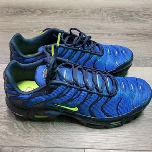 - Nike Max TN Air shoes